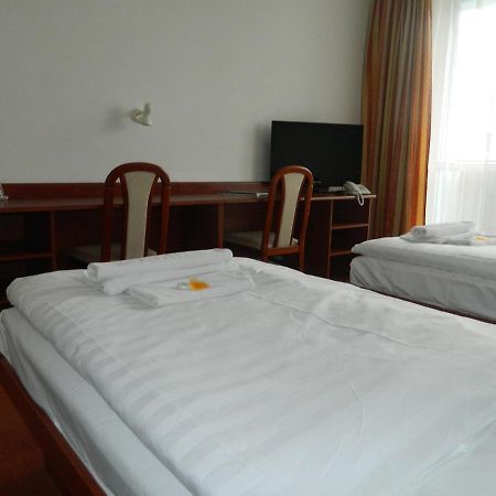 Hotel Nivy Bratislava Bagian luar foto
