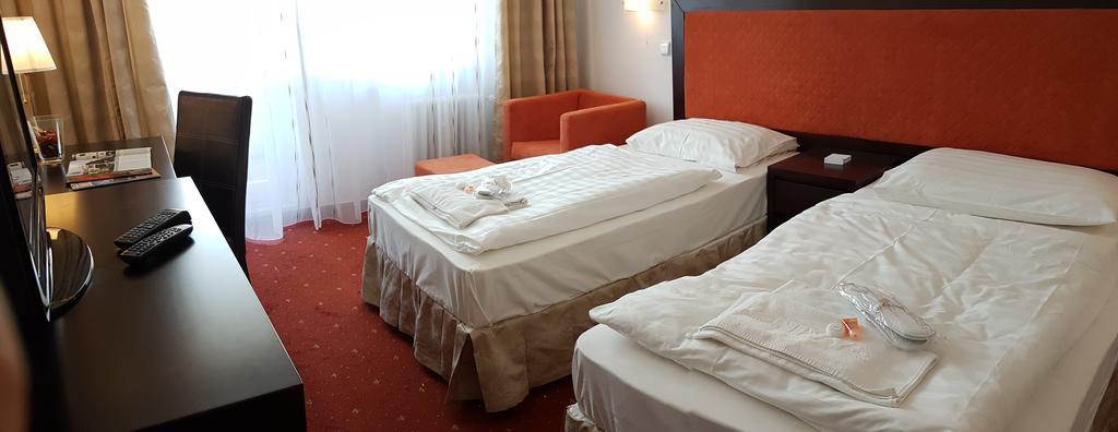 Hotel Nivy Bratislava Bagian luar foto