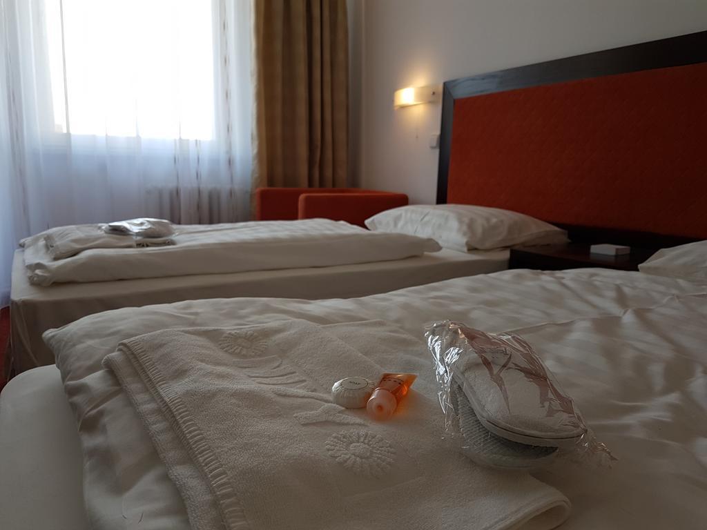 Hotel Nivy Bratislava Bagian luar foto