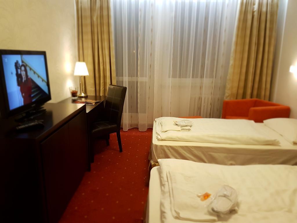 Hotel Nivy Bratislava Bagian luar foto