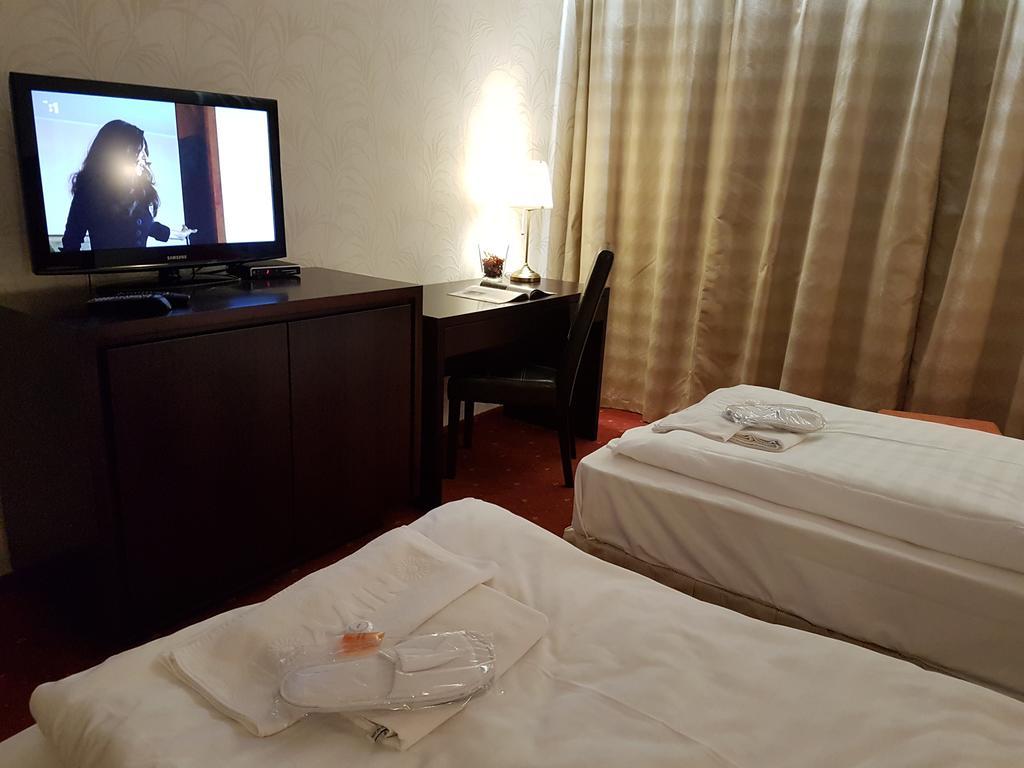 Hotel Nivy Bratislava Bagian luar foto