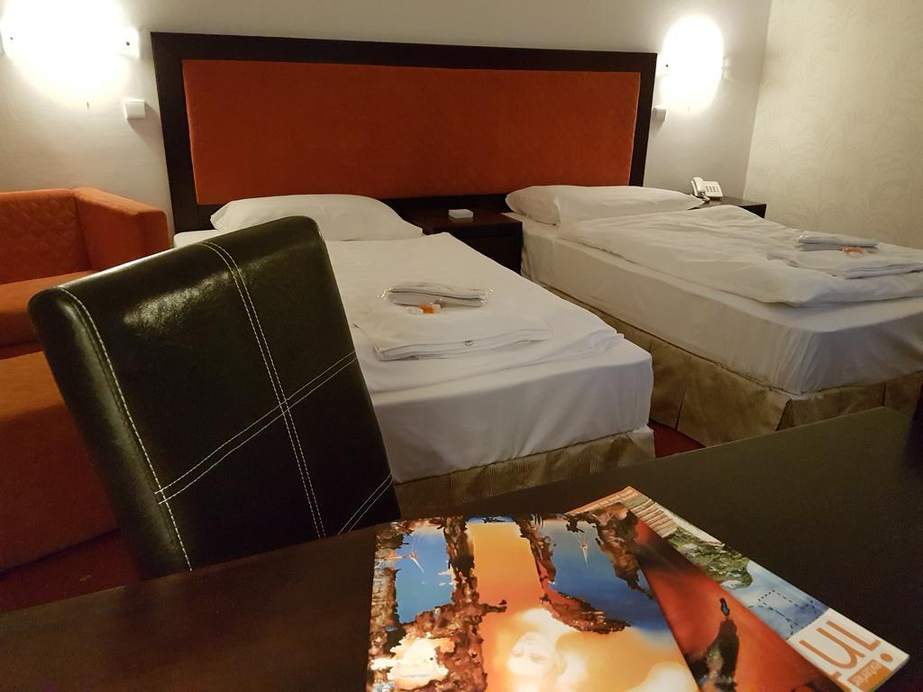 Hotel Nivy Bratislava Bagian luar foto