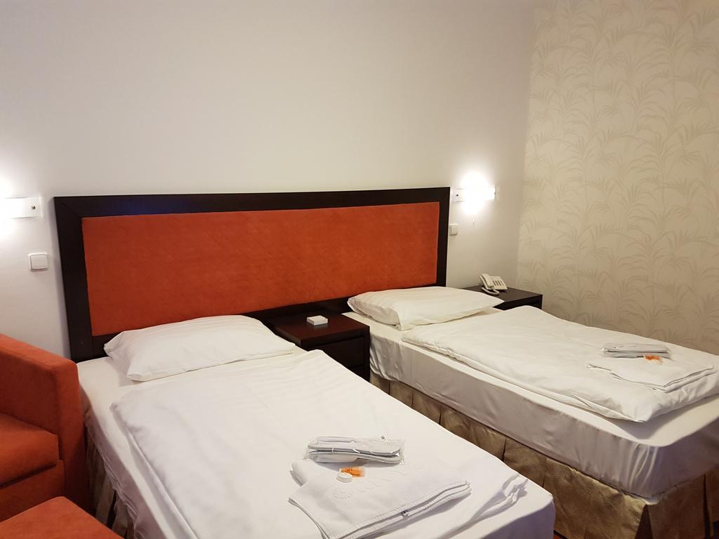 Hotel Nivy Bratislava Bagian luar foto