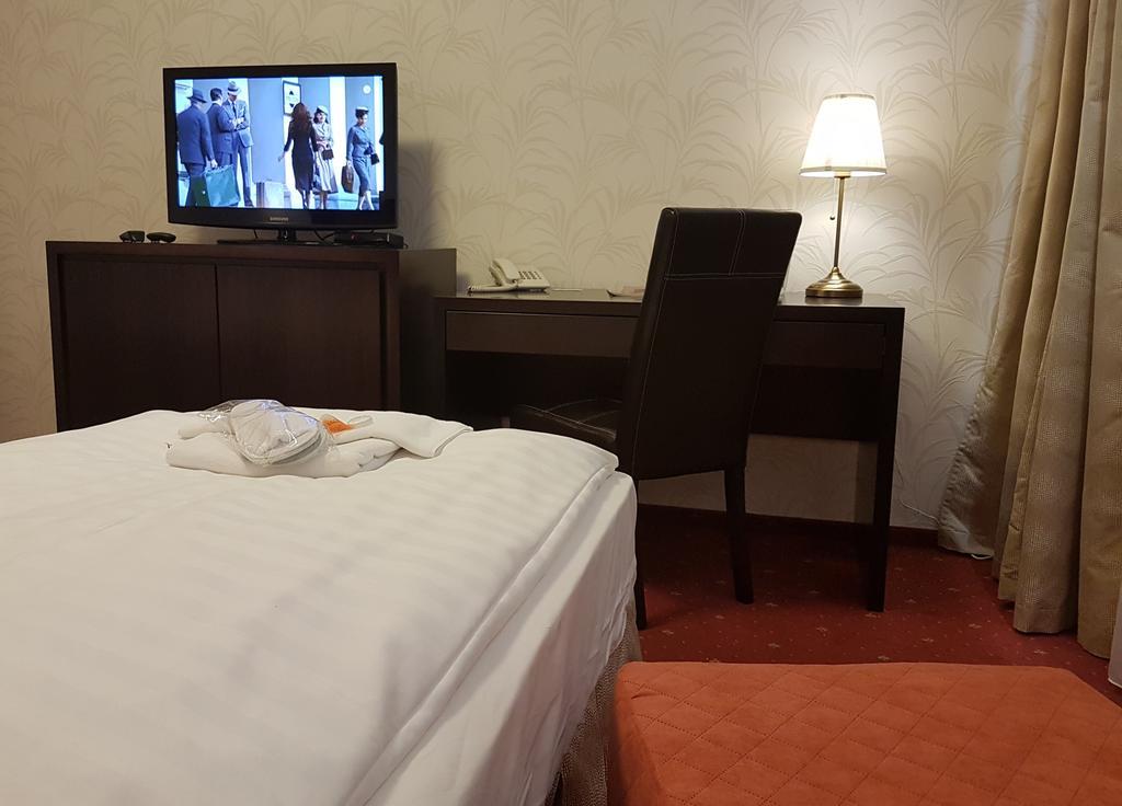 Hotel Nivy Bratislava Bagian luar foto