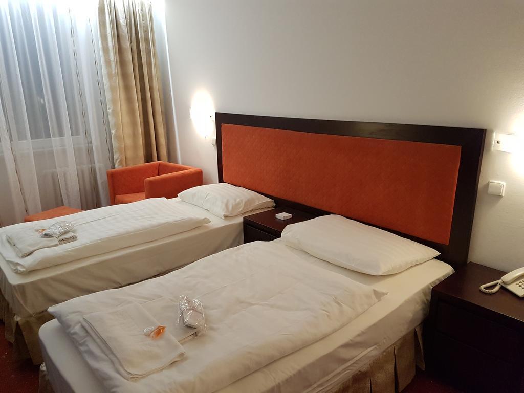 Hotel Nivy Bratislava Bagian luar foto