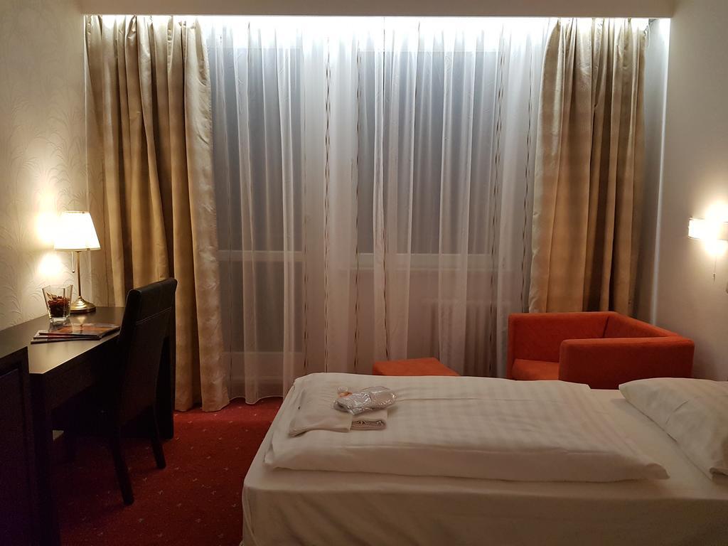 Hotel Nivy Bratislava Bagian luar foto