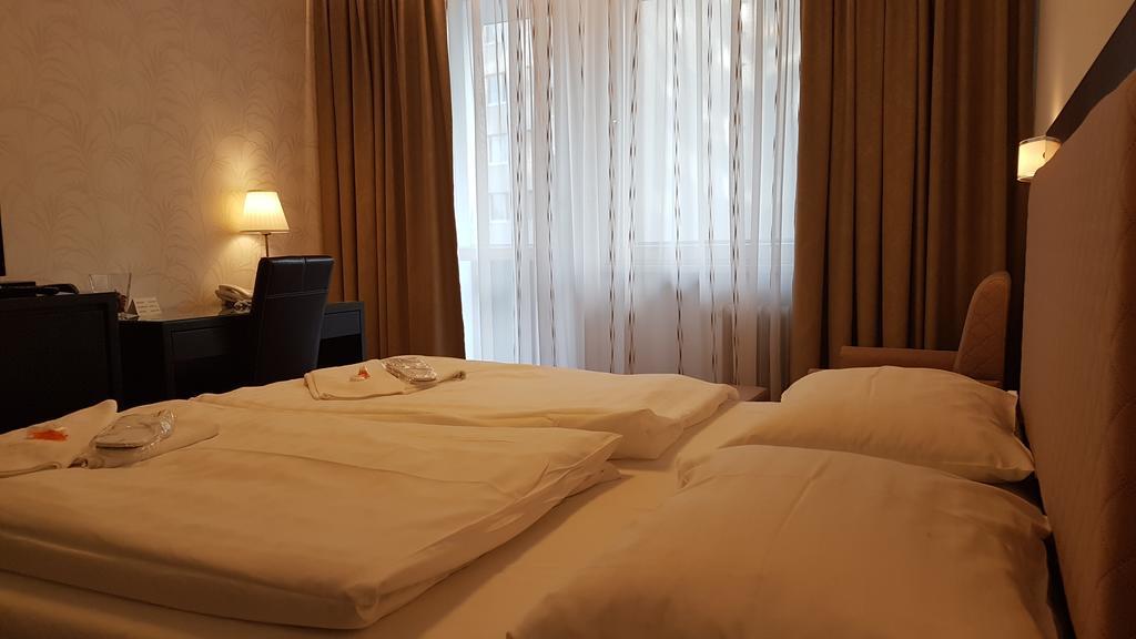 Hotel Nivy Bratislava Bagian luar foto