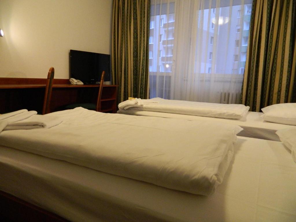Hotel Nivy Bratislava Bagian luar foto