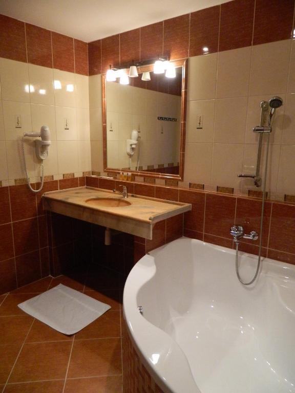 Hotel Nivy Bratislava Bagian luar foto