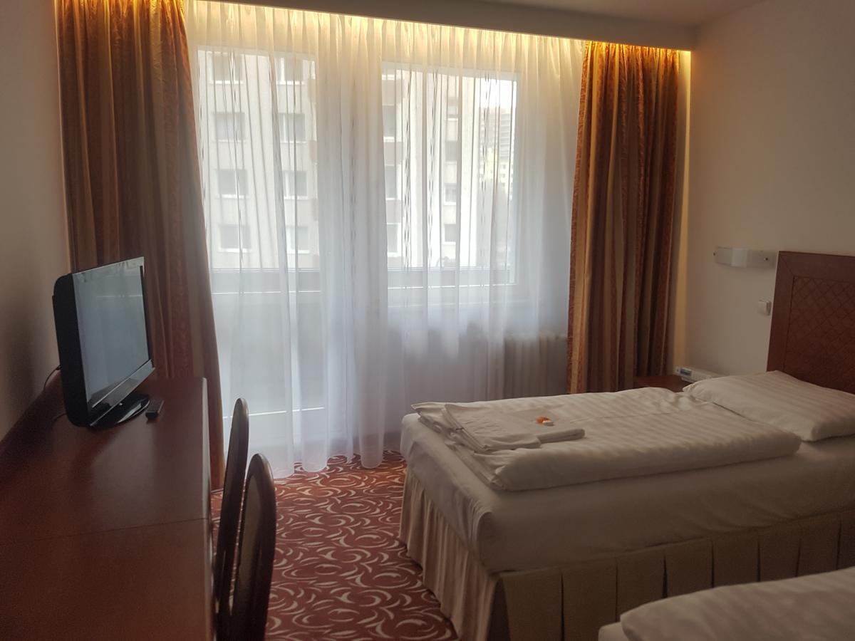 Hotel Nivy Bratislava Bagian luar foto