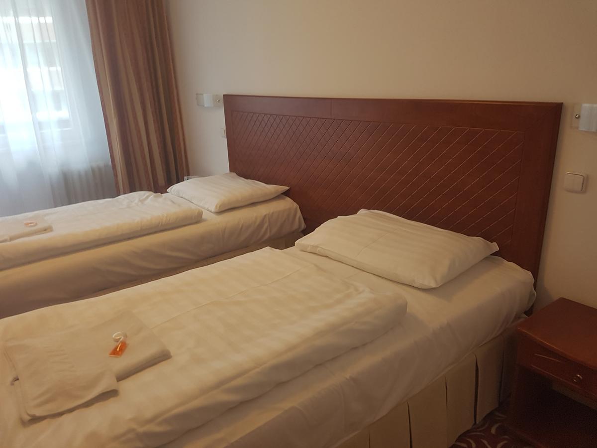 Hotel Nivy Bratislava Bagian luar foto