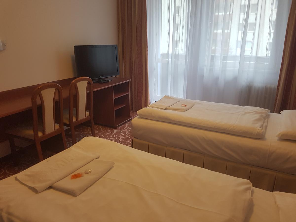 Hotel Nivy Bratislava Bagian luar foto