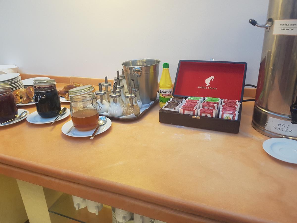 Hotel Nivy Bratislava Bagian luar foto