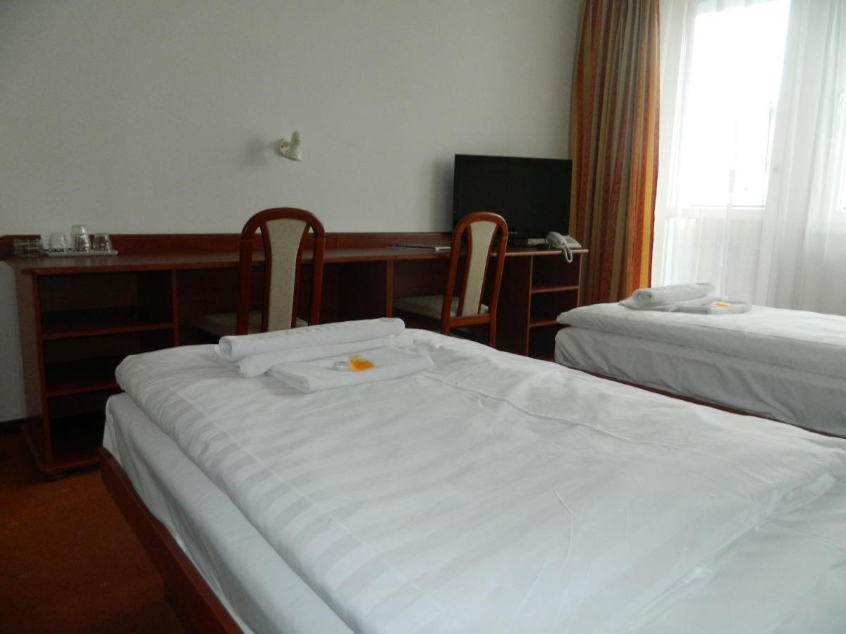 Hotel Nivy Bratislava Bagian luar foto
